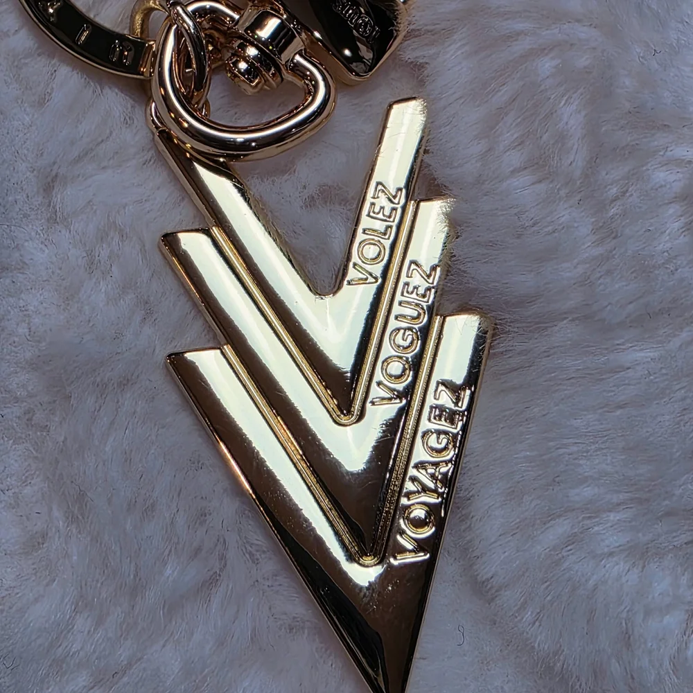Chic Gold Chevron Key Holder